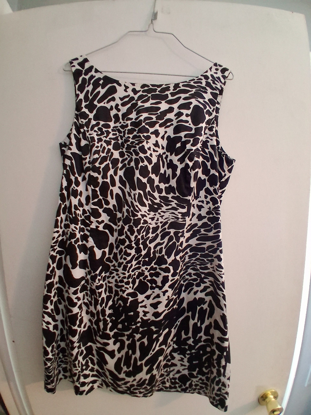 Peter Nygard Black and White Sleeveless Animal Print Dress